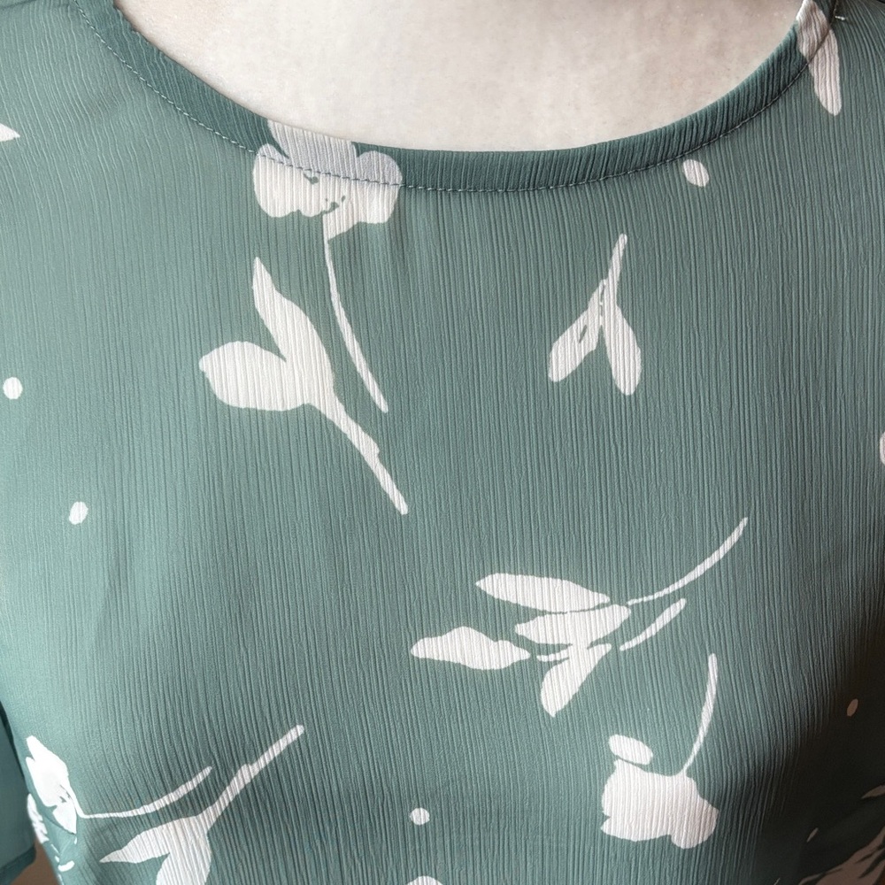 NWT Allegra K Sage Green Floral Top with Shirred Sleeves, Size Small - Picture 3 of 10